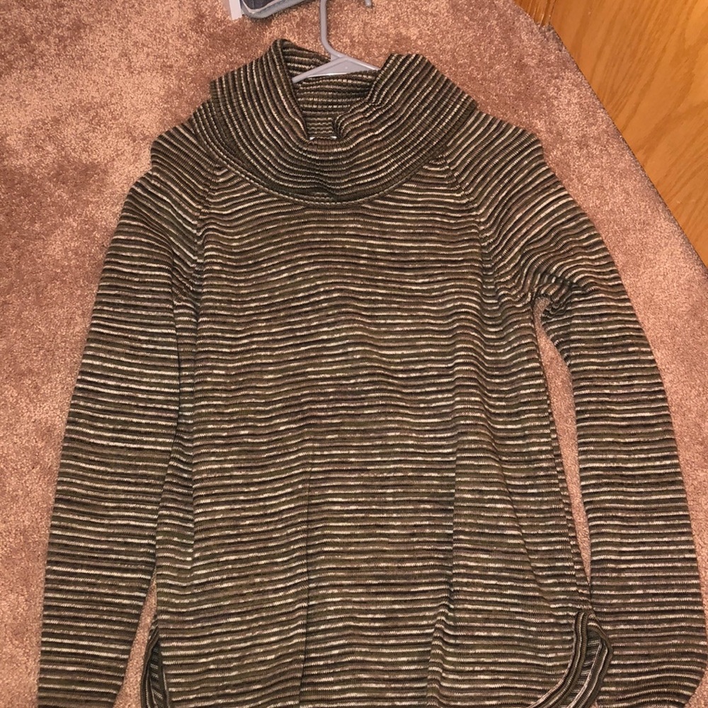 Green striped turtleneck